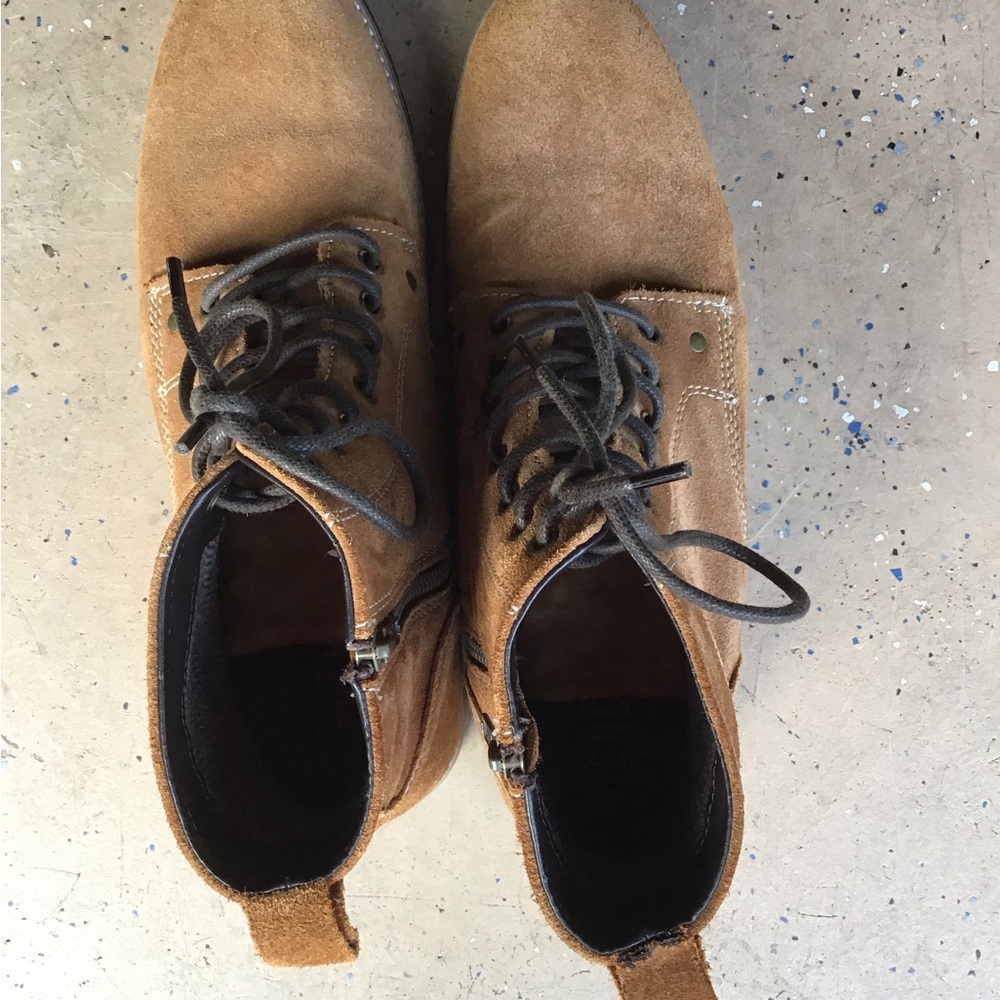 CREVO Rover Suede Chukka Boots - Picture 3 of 5